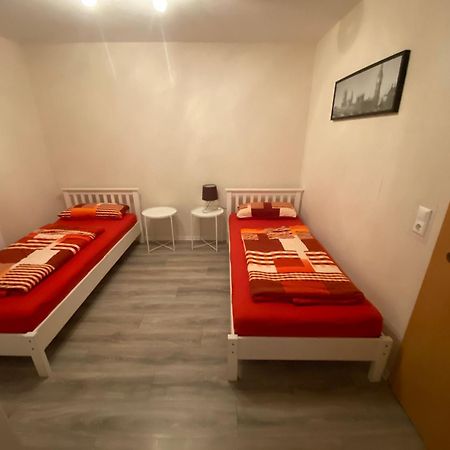 Ferienwohnung - Monteurwohnung Familie Houri Neupotz Екстер'єр фото